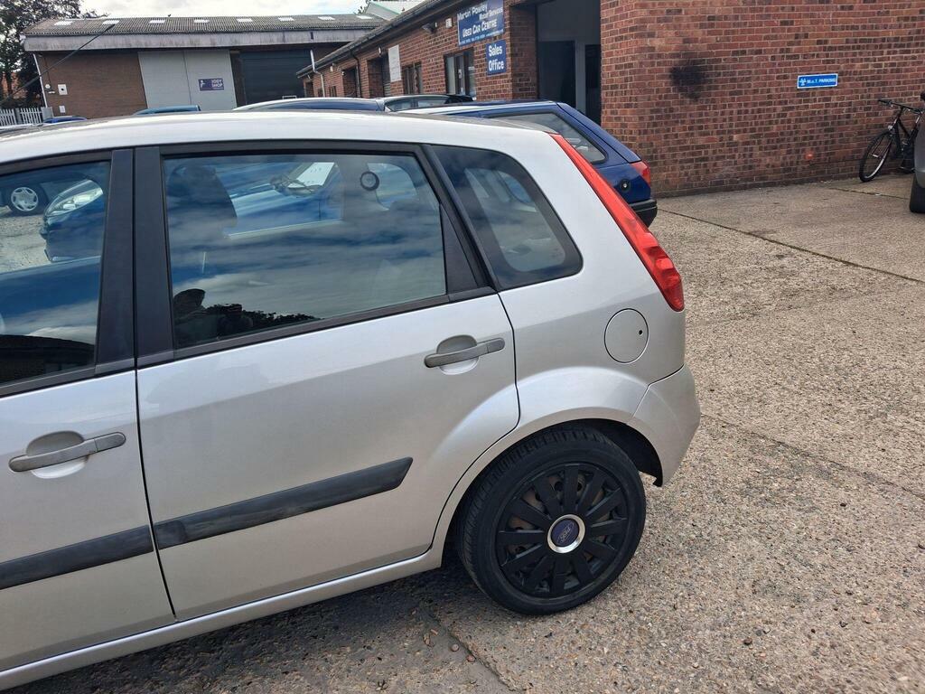 Ford Fiesta Hatchback 1.4 Red #10