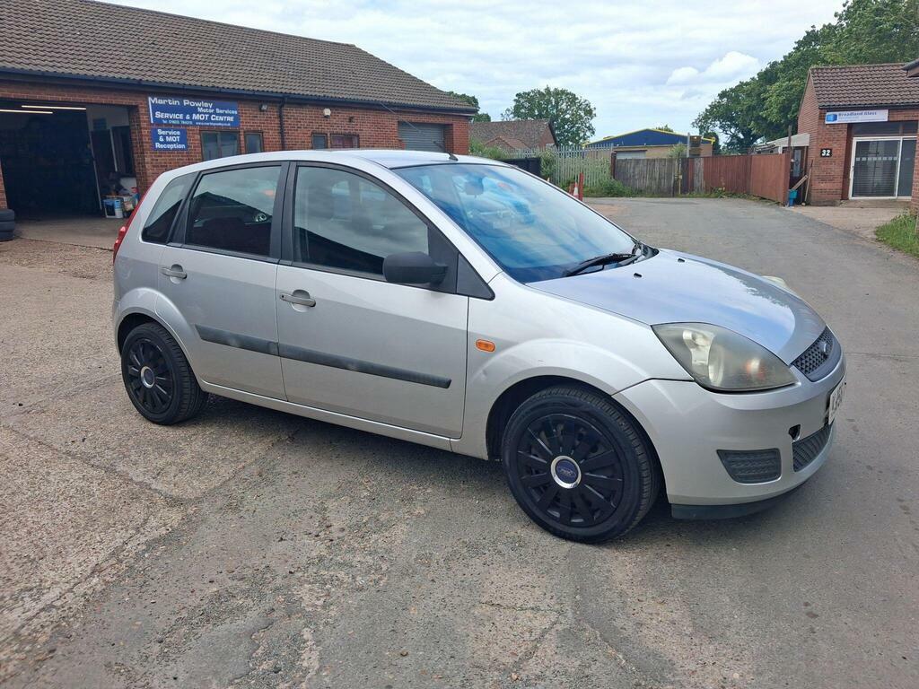 Ford Fiesta Hatchback 1.4 Red #5