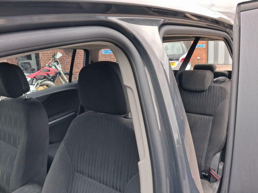Vauxhall Zafira Tourer Sri Cdti Red #8