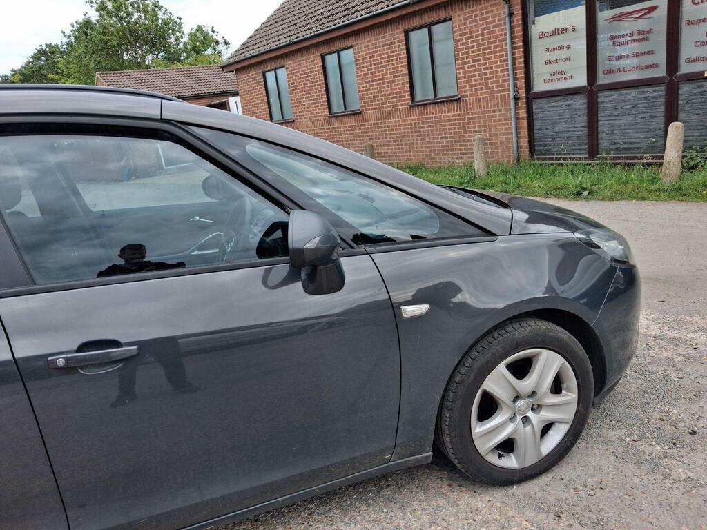 Vauxhall Zafira Tourer Sri Cdti Red #17