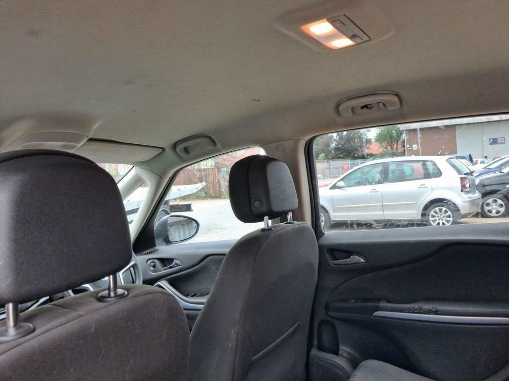 Vauxhall Zafira Tourer Sri Cdti Red #13