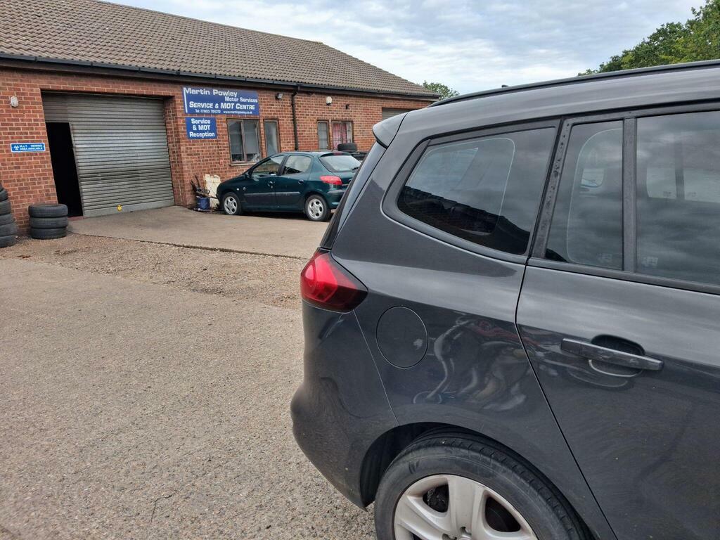 Vauxhall Zafira Tourer Sri Cdti Red #18