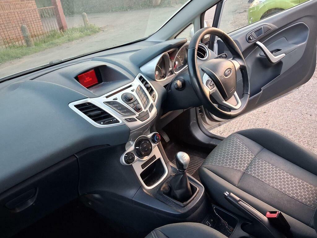 Ford Fiesta Hatchback Blue #12