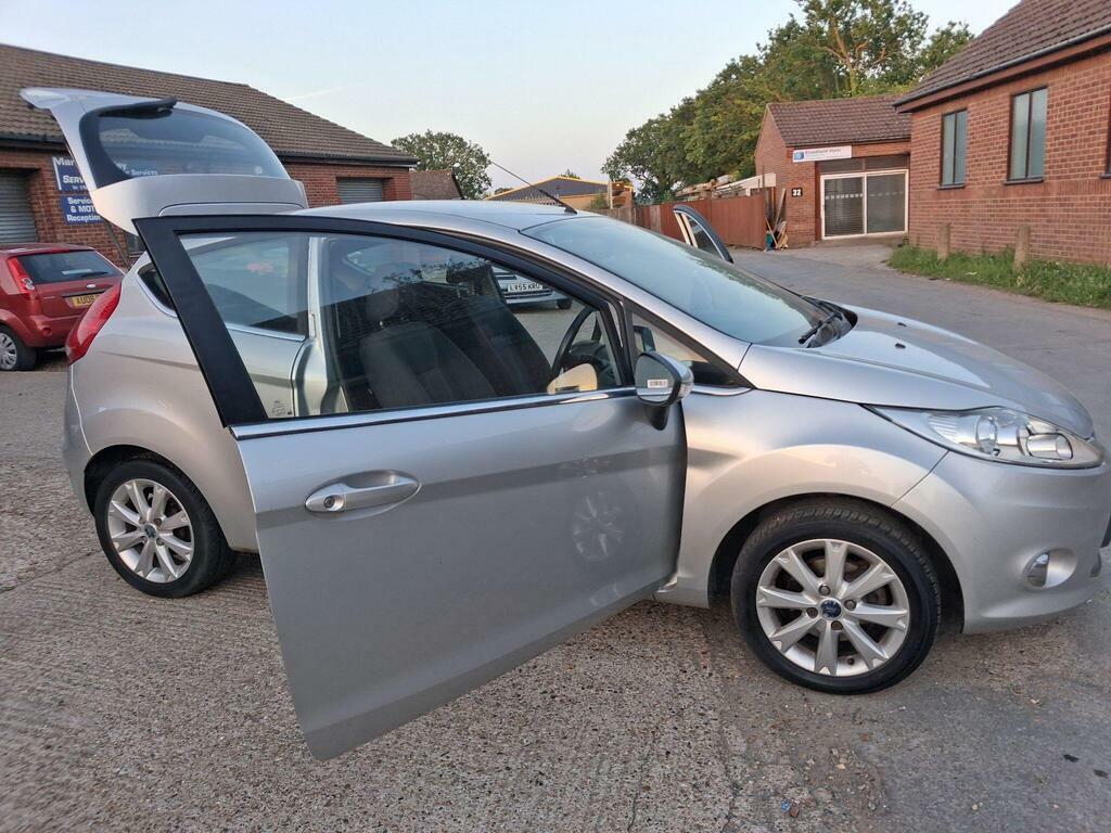 Ford Fiesta Hatchback Blue #7