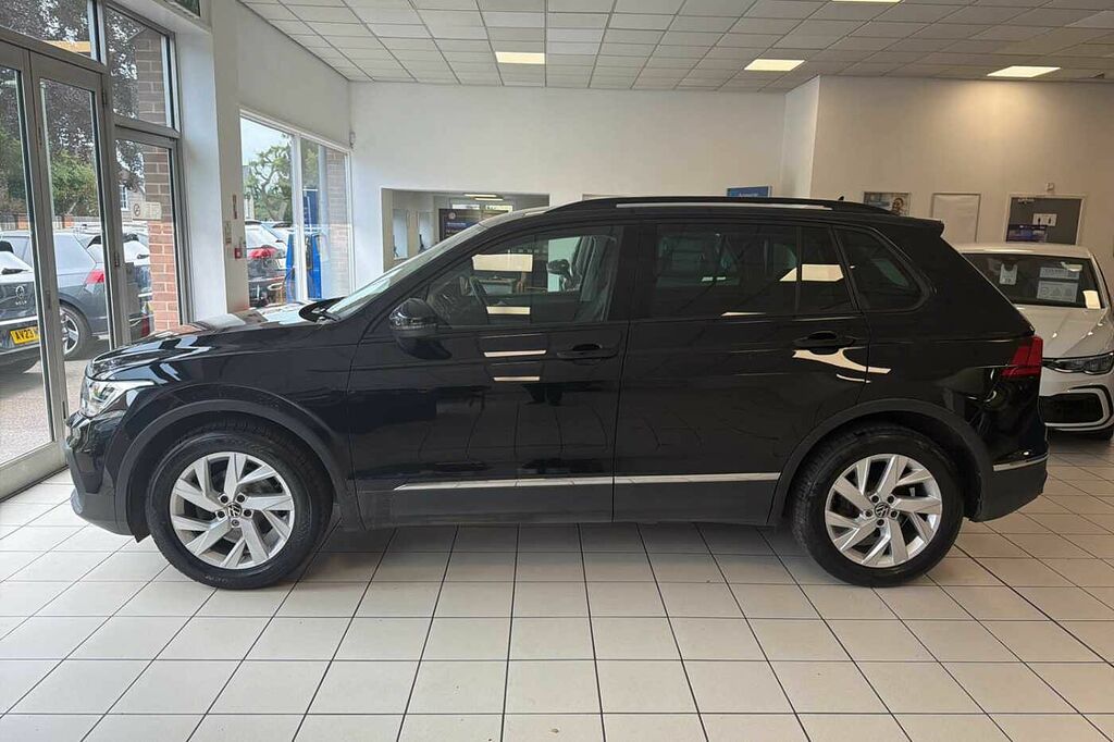 Volkswagen Tiguan 1.5 Tsi 150 Life GJ72YBN Black #4