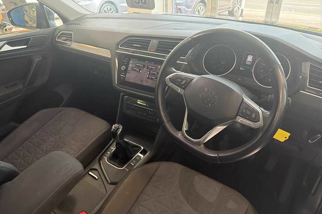 Volkswagen Tiguan 1.5 Tsi 150 Life GJ72YBN Black #6