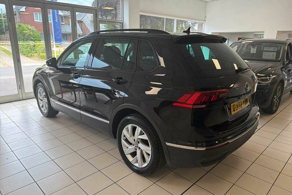 Volkswagen Tiguan 1.5 Tsi 150 Life GJ72YBN Black #3