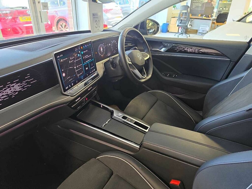 Volkswagen Passat 1.5 Etsi Elegance Dsg GK25CYG Black #2