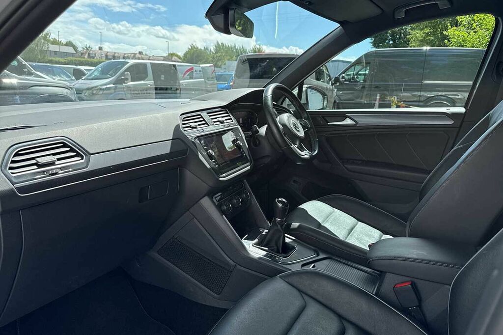 Volkswagen Tiguan 2.0 Tdi 150 R-line Tech DE70KXJ Silver #2