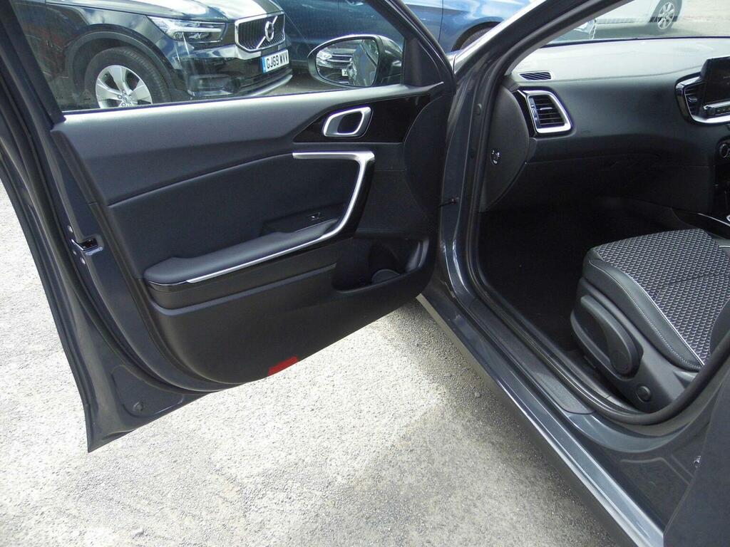 Kia Ceed Sw 2 1.5 Tgdi Isg Full Kia Warranty Until August 2 Silver #15