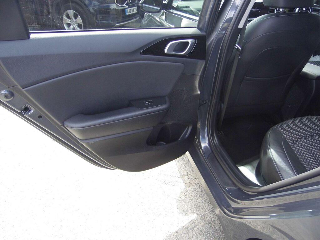 Kia Ceed Sw 2 1.5 Tgdi Isg Full Kia Warranty Until August 2 Silver #16