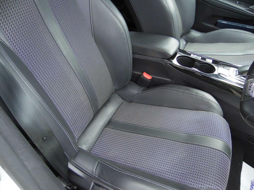 Peugeot e-208 50Kwh Gt Hatchback 7Kw Charger Yellow #12