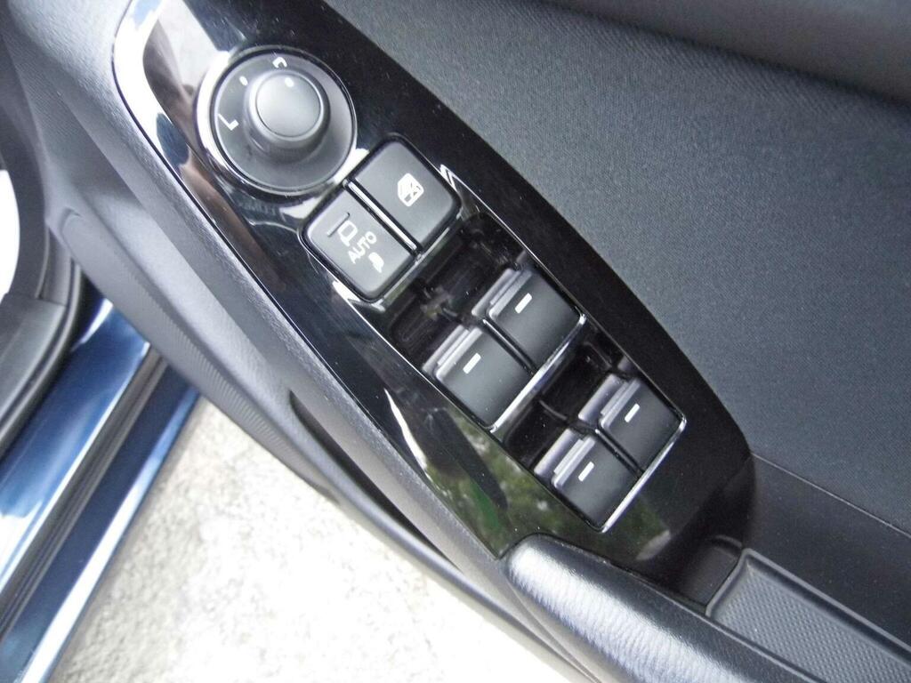 Mazda 3 2.0 Skyactiv G Sport Nav Hatchback Manu White #14