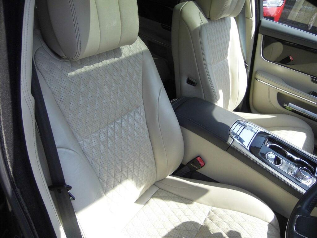 Jaguar XJ 3.0 D V6 Portfolio Silver #26