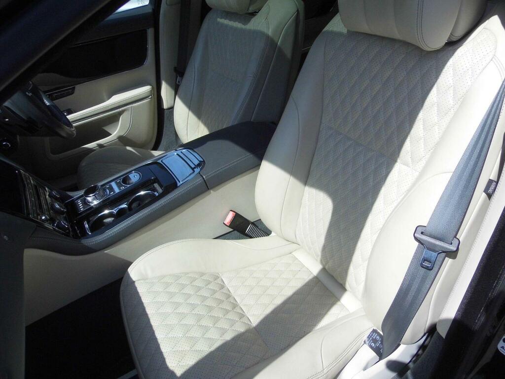 Jaguar XJ 3.0 D V6 Portfolio Silver #17