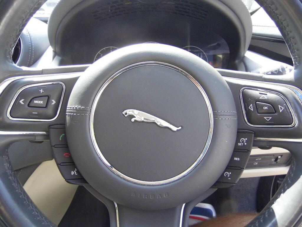 Jaguar XJ 3.0 D V6 Portfolio Silver #30