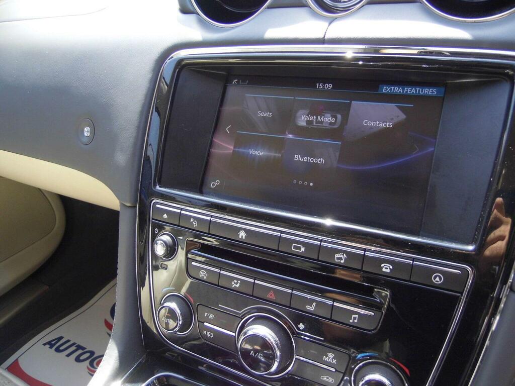 Jaguar XJ 3.0 D V6 Portfolio Silver #32