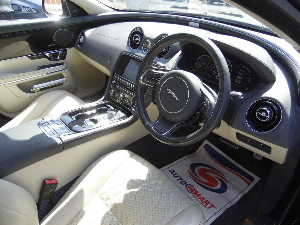 Jaguar XJ 3.0 D V6 Portfolio Silver #25