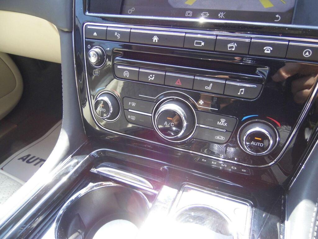 Jaguar XJ 3.0 D V6 Portfolio Silver #35