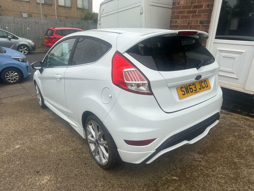 Ford Fiesta 1.6T Ecoboost St-2 Euro 5 SW63JCO White #5