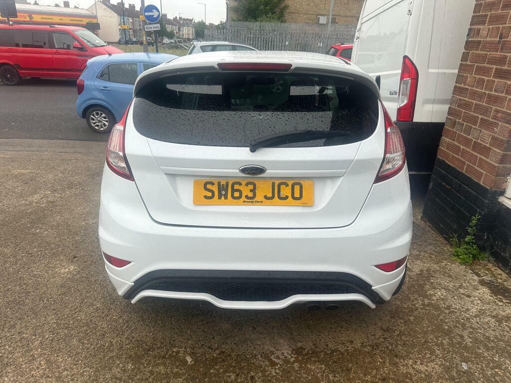Ford Fiesta 1.6T Ecoboost St-2 Euro 5 SW63JCO White #4