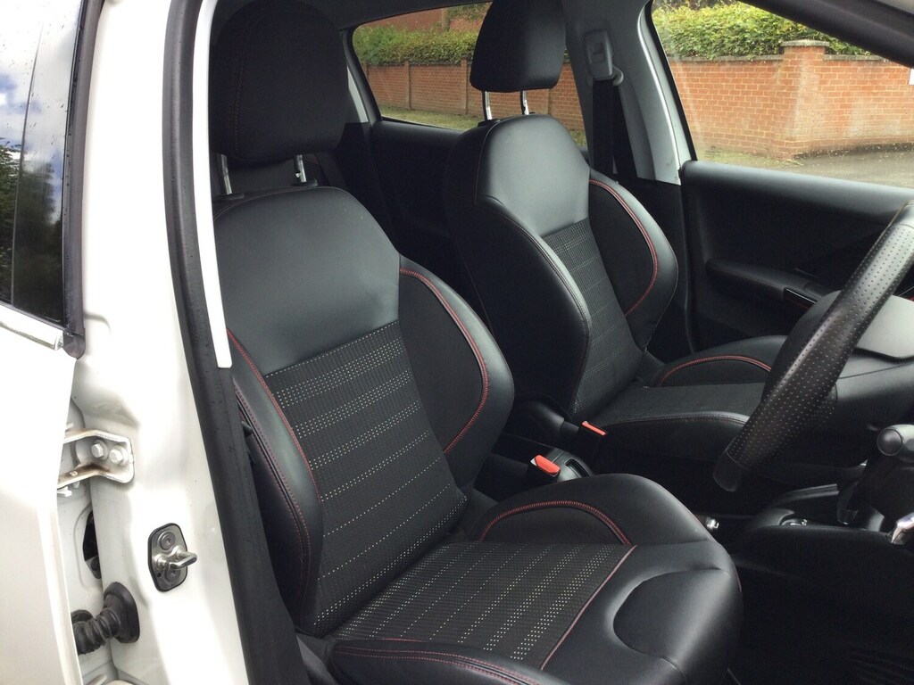 Peugeot 208 1.2 Puretech 110 Gt Line Eat6 White #2