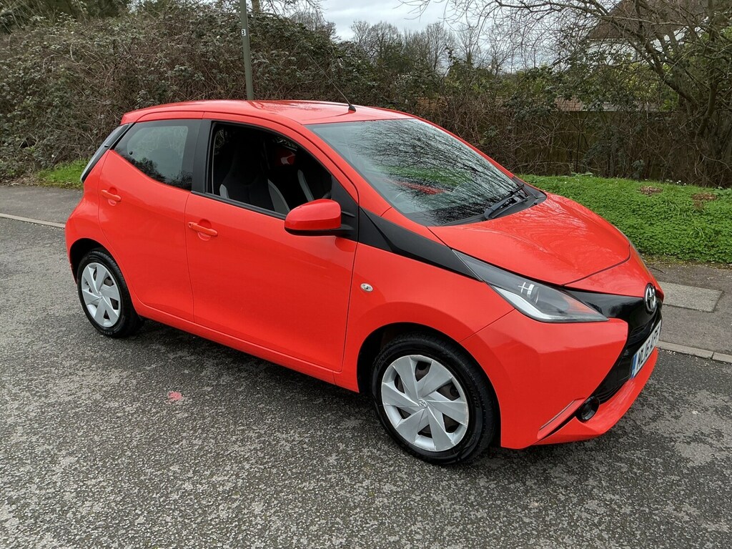 Toyota Aygo 1.0 Vvt-i X-play ML16APF Orange