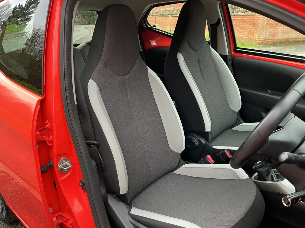 Toyota Aygo 1.0 Vvt-i X-play ML16APF Orange #2