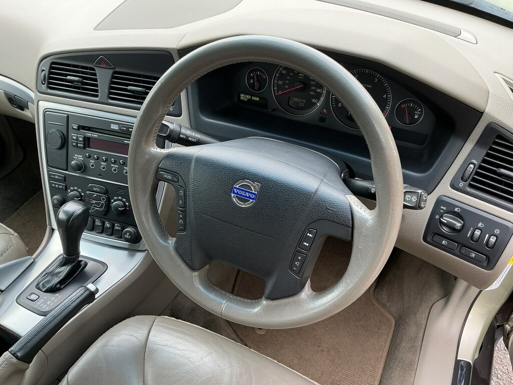 Volvo XC70 2.4 D5 Se Geartronic 185 Gold #6