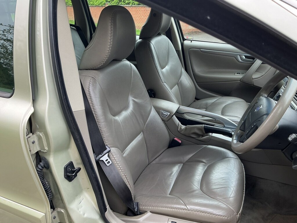 Volvo XC70 2.4 D5 Se Geartronic 185 Gold #5