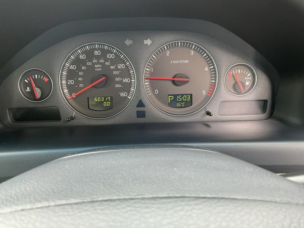 Volvo XC70 2.4 D5 Se Geartronic 185 Gold #2