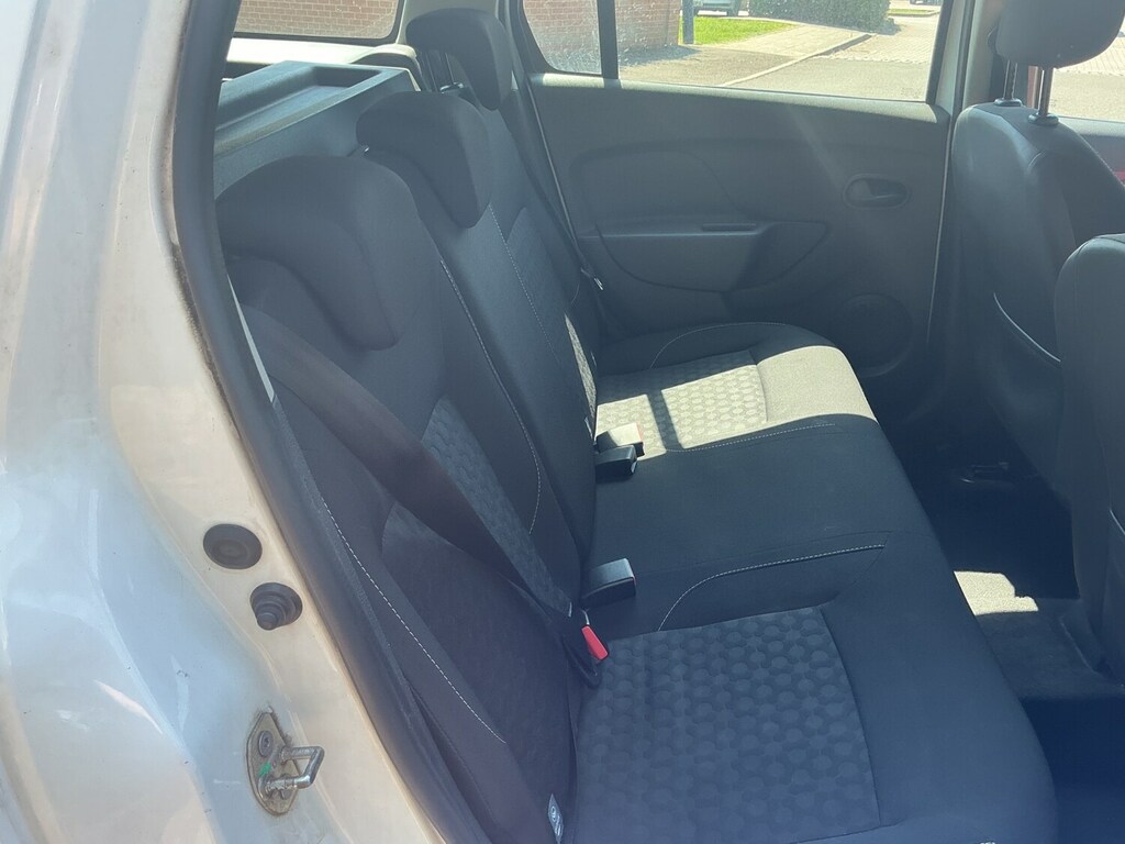Dacia Logan Laureate Dci White #8