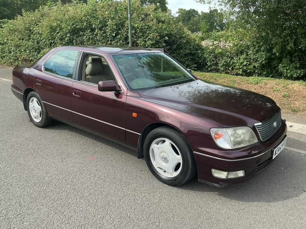 Lexus LS 4.0 V8 Red