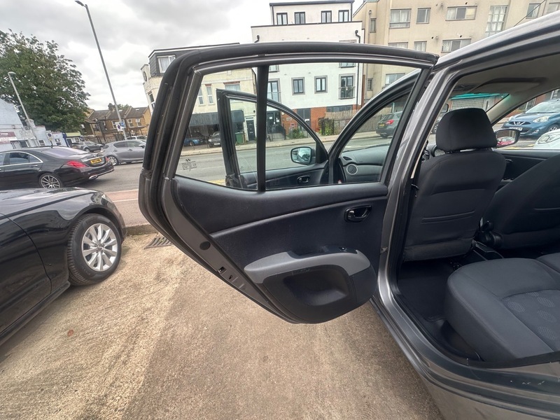 Hyundai I10 Hatchback Silver #33