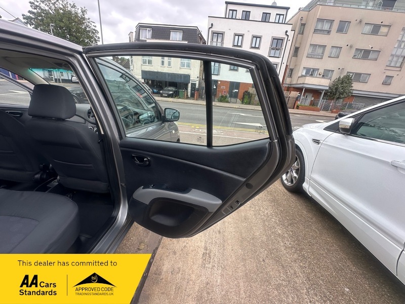Hyundai I10 Hatchback Silver #31