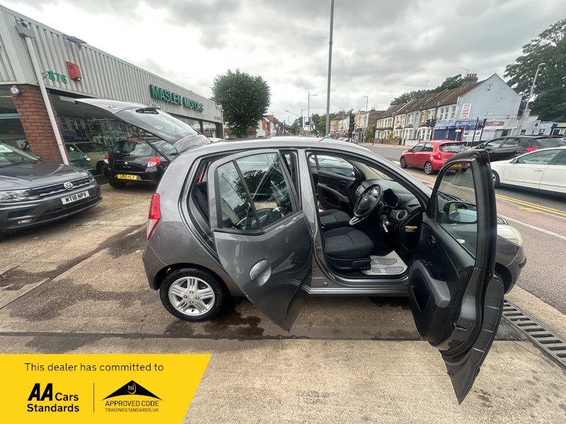 Hyundai I10 Hatchback Silver #26