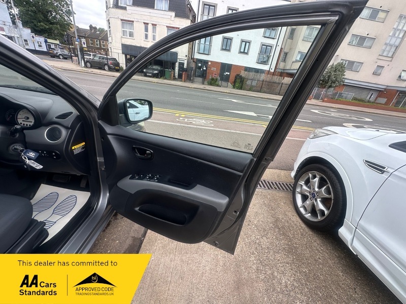 Hyundai I10 Hatchback Silver #28