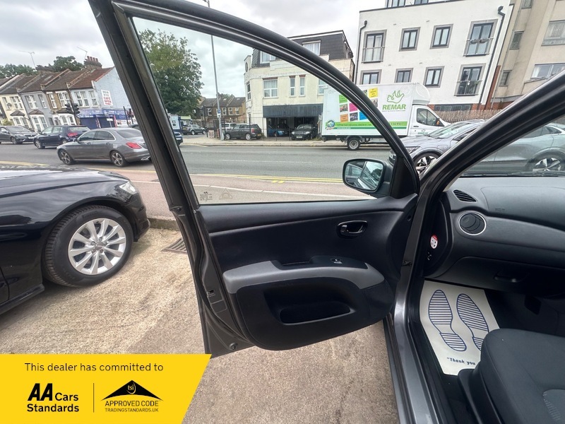 Hyundai I10 Hatchback Silver #34