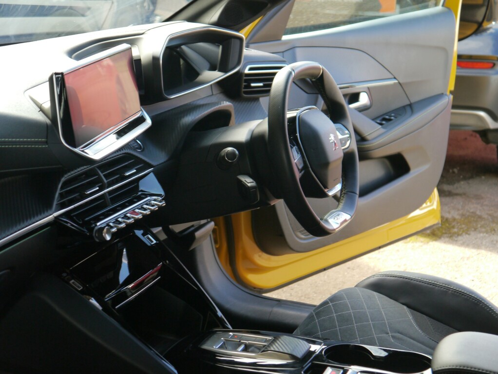 Peugeot 208 Gt Premium #2