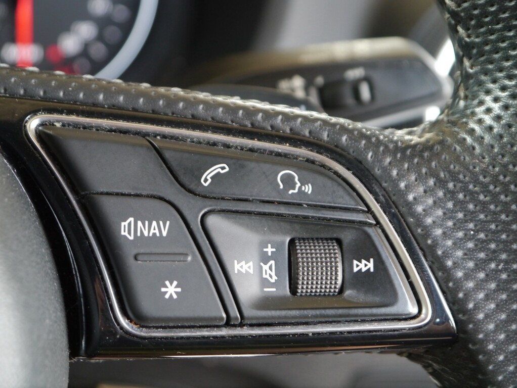 Audi Q2 Tfsi Sport 114 Black #10