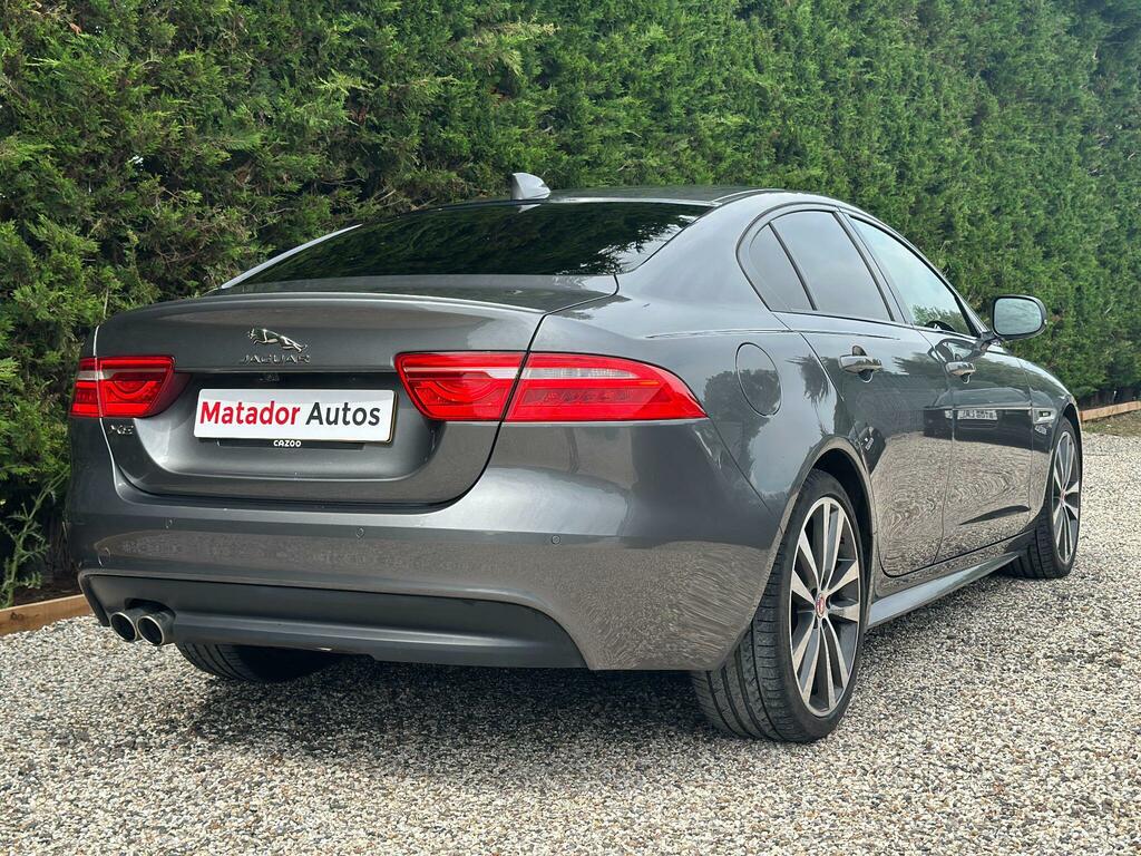 Jaguar XE 2.0 250 R-sport White #19