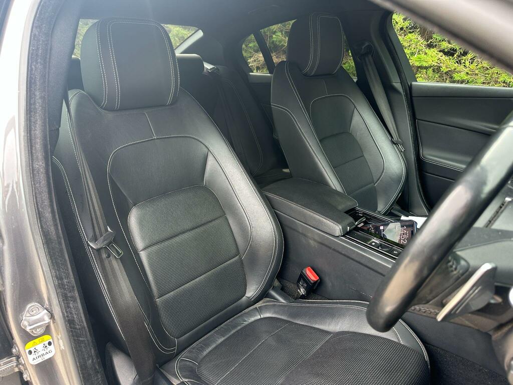 Jaguar XE 2.0 250 R-sport White #18