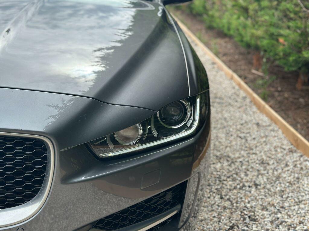 Jaguar XE 2.0 250 R-sport White #8
