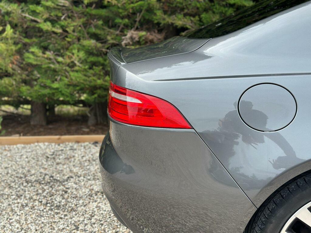 Jaguar XE 2.0 250 R-sport White #11