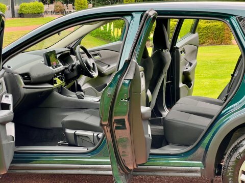 Nissan Qashqai Dig-t Acenta Premium PL75HDV Green #2