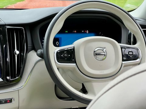 Volvo XC60 Recharge T8 Inscription YY22GOA Red #3
