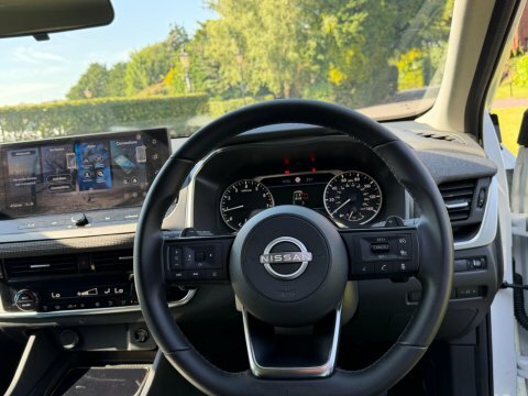 Nissan Qashqai Dig-t Acenta Premium MD75ULS White #4