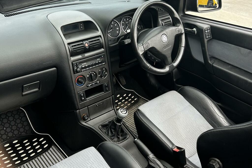 Vauxhall Astra Design 16V Silver #15
