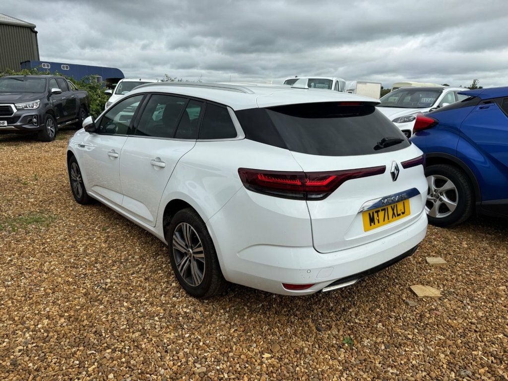Renault Megane 1.5L Iconic White #2