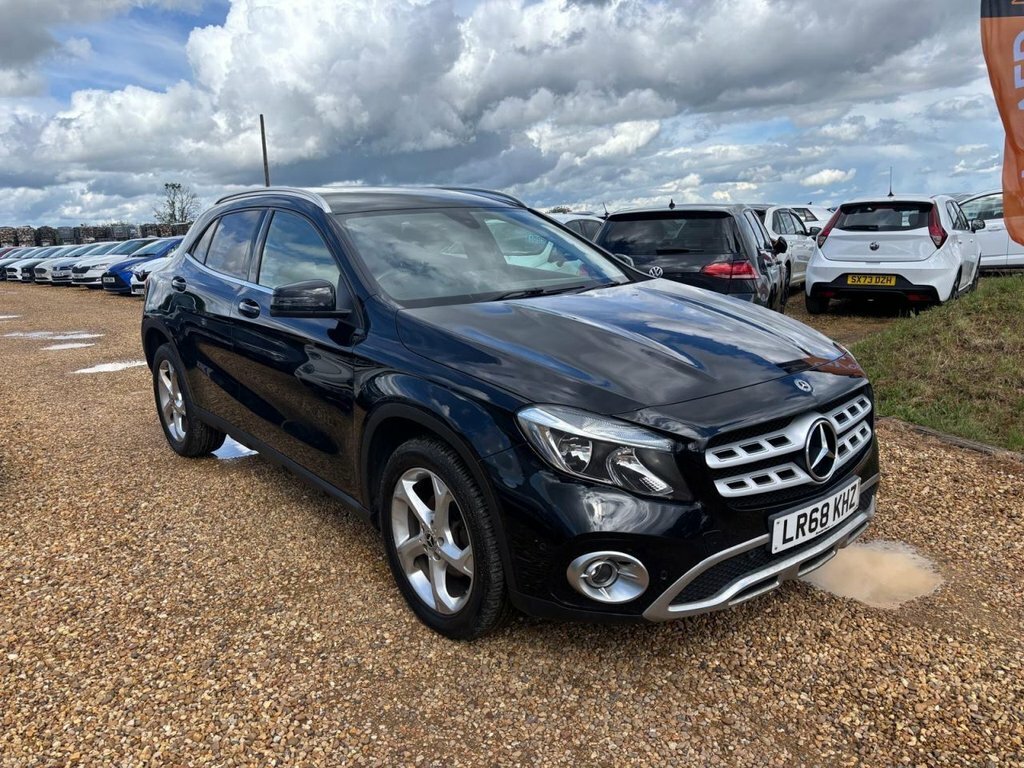 Mercedes-Benz GLA Class 1.6L Sport Black